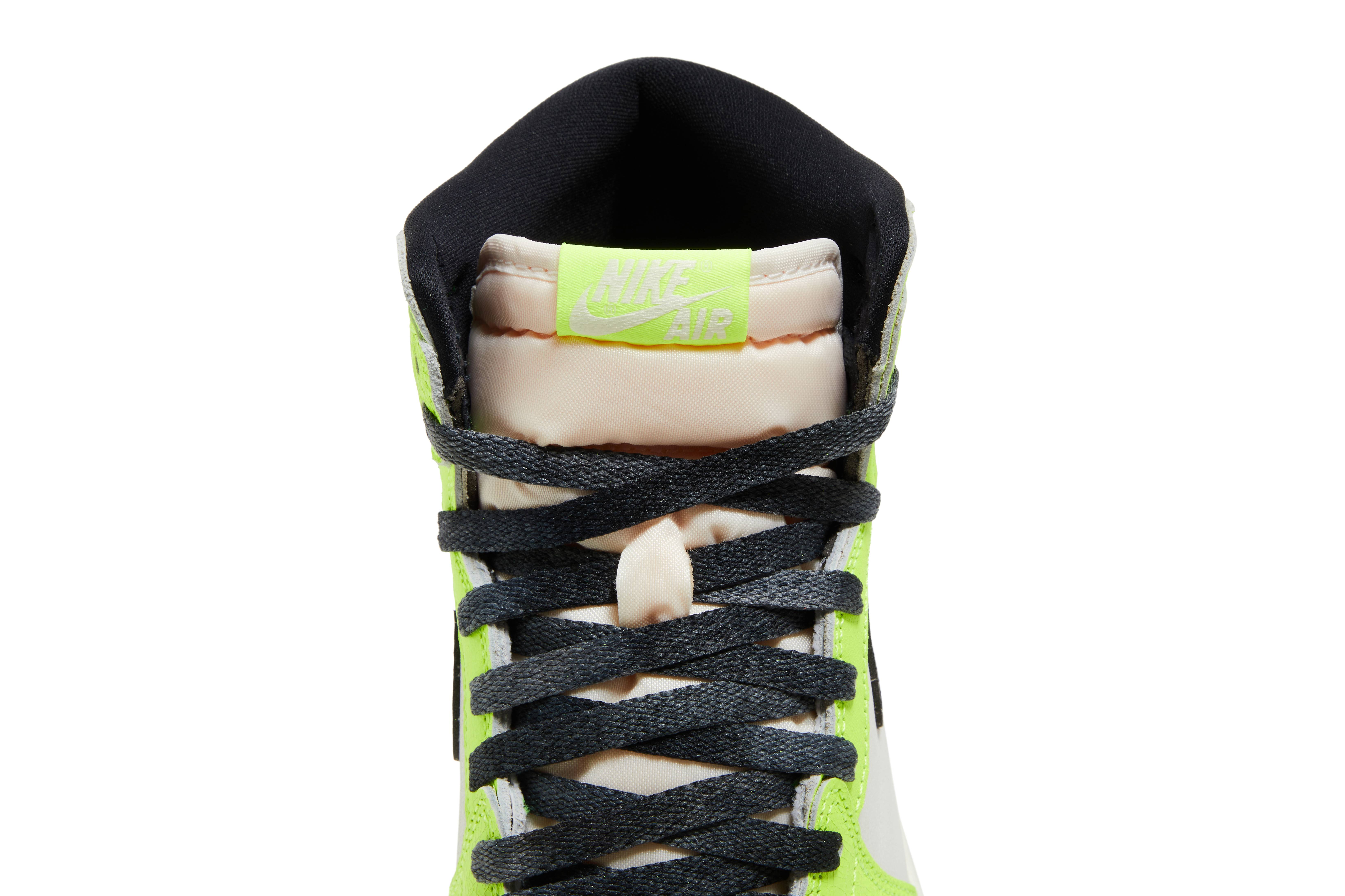 Air Jordan 1 High OG ‚Volt‘ 555088-702