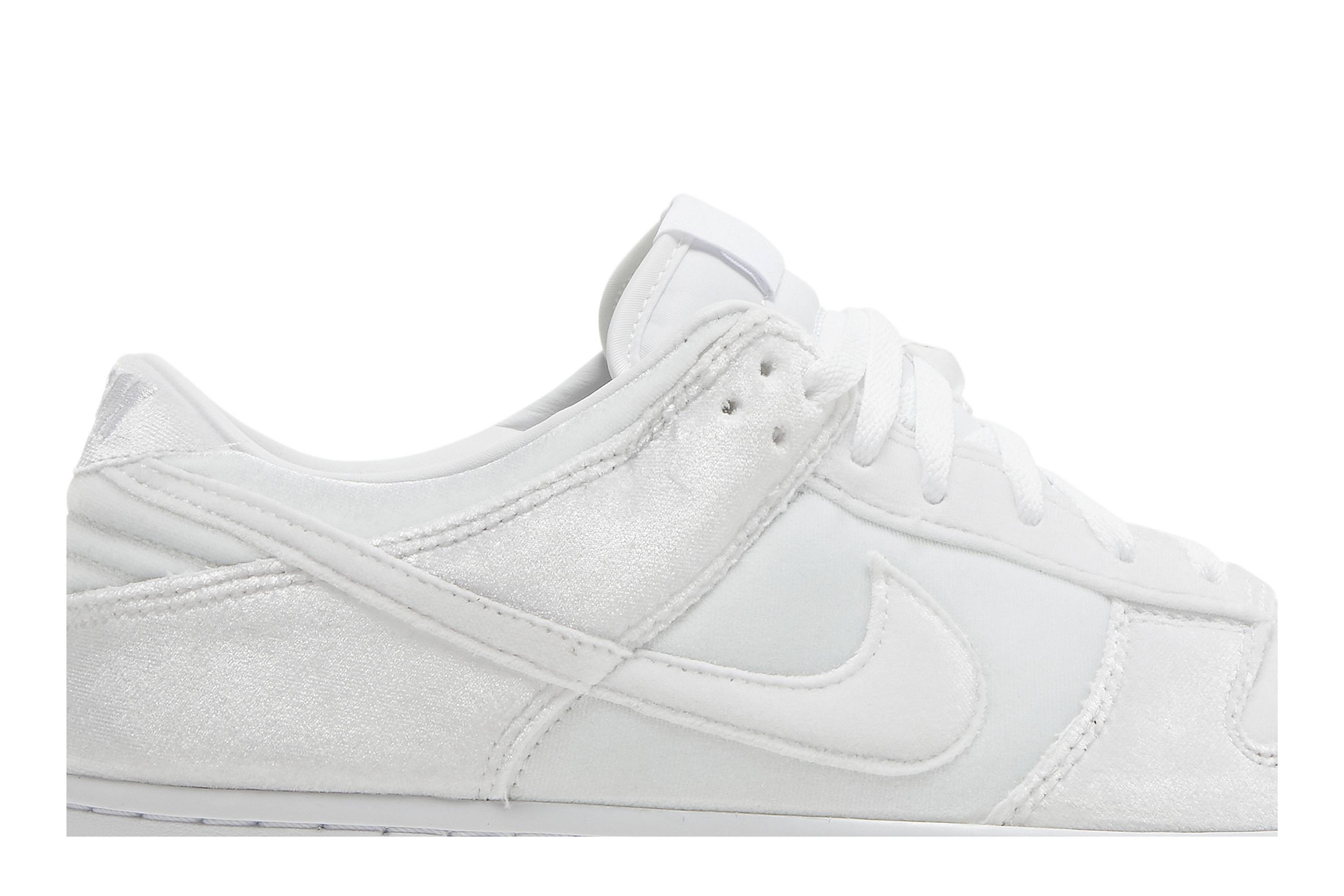 Dover Street Market x Nike Dunk Low ‚Triple White‘ DH2686-100