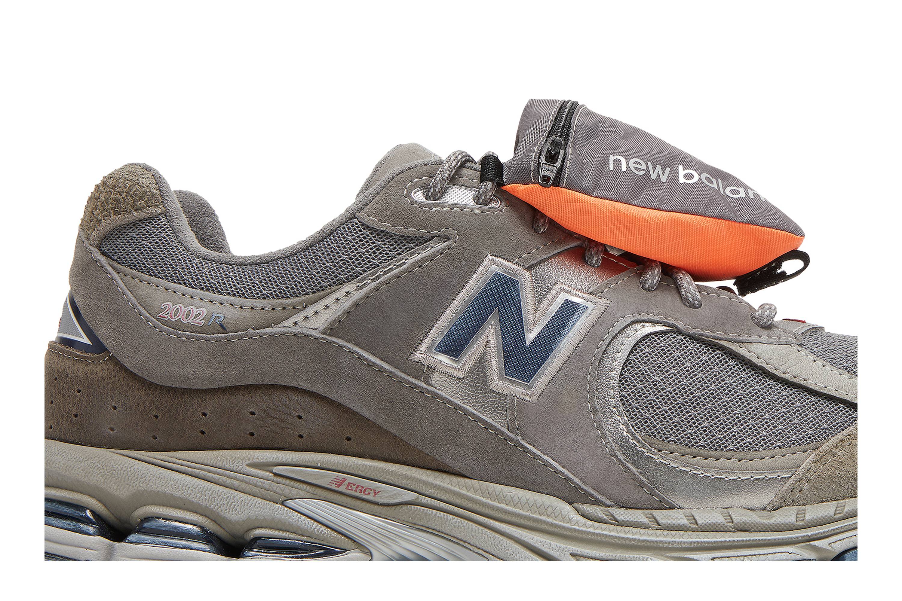 New Balance 2002R ‚Pouch – Castle Grey‘ M2002RVA