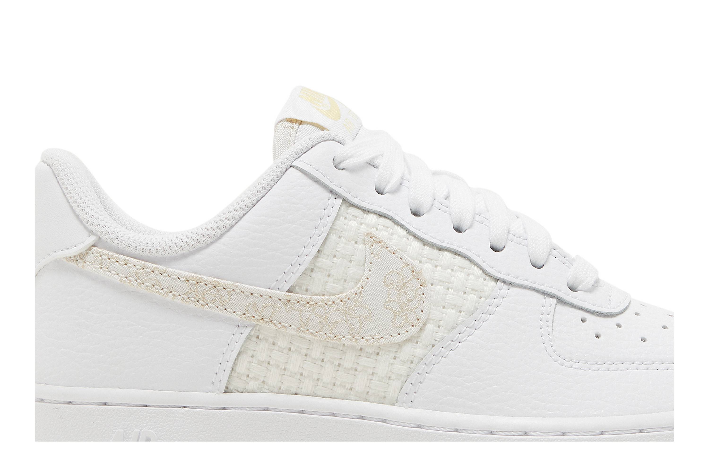 (Women) Nike Air Force 1 ’07 SE ‚Flower Swoosh‘ DO9458-100