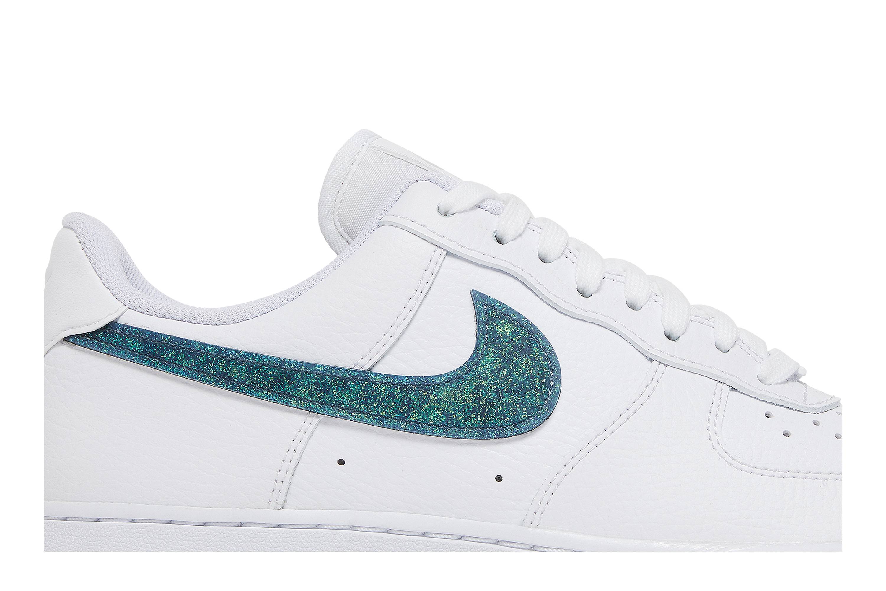 (Women) Nike Air Force 1 Low ‚Glitter Swoosh Celery‘ DH4407-100